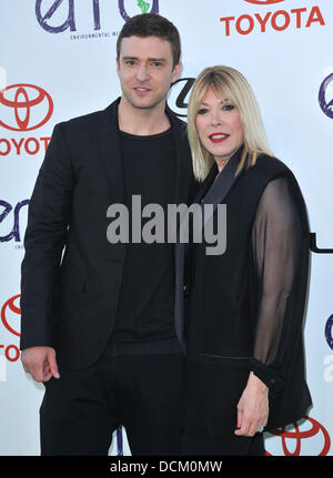 Justin Timberlake and Debbie Levin The 2011 Environmental Media Awards held at the Warner Brothers Studio - Arrivals Beverly Hills, California - 15.10.11 Stock Photo