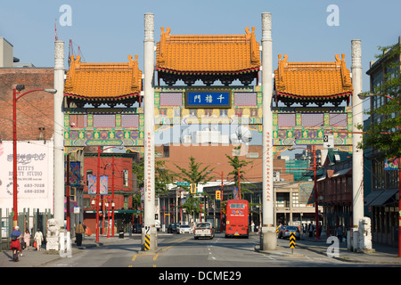 MILLENNIUM GATE PENDER STREET CHINATOWN VANCOUVER BRITISH COLUMBIA CANADA Stock Photo