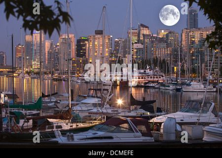 COAL HARBOUR FROM STANLEY PARK DOWNTOWN SKYLINE VANCOUVER BRITISH COLUMBIA CANADA Stock Photo