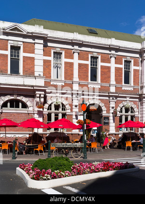 dh Victoria Avenue WANGANUI NEW ZEALAND People alfresco cafe colonial buildings city centre