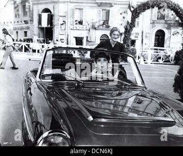 GINA LOLLOBRIGIDA.Buona Sera, Mrs. Campbell 1968.still.Supplied by   Photos, inc.(Credit Image: © Supplied By Globe Photos, Inc/Globe Photos/ZUMAPRESS.com) Stock Photo