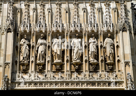 Sculpture above main entrance to St Peters Cathedral Church, Gloucester, Gloucestershire, England. Stock Photo