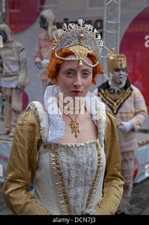 Edinburgh, Scotland, UK. 20th Aug, 2013. Edinburgh Fringe Festival, Royal Mile, cast member playing Queen Elizabeth Ist, promoting stage show 'Timeless the Musical'. Time travelling, Tudor swinging, mummy flinging, gunslinging musical comedy. Running from 20-25 August 2013 at Paradise St Augustine's Credit:  Arch White/Alamy Live News Stock Photo