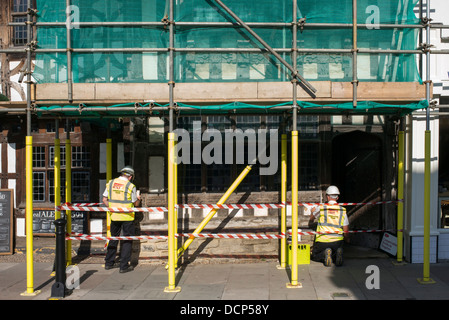 Shakespeares birthplace Conservation team working on the Garrick inn, High Street,  Stratford Upon Avon, England Stock Photo