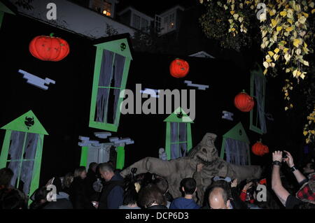 Atmosphere Jonathan Ross' Halloween party London, England - 31.10.11 Stock Photo