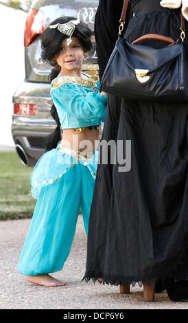 Jessica Alba's daughter, Honor Warren dressed as an arabian princess