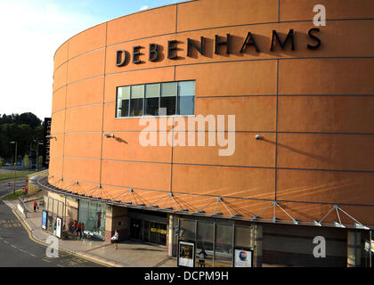 Hemel Hempstead, UK. 20th Aug, 2013. Hemel Hempstead has been named BritainÕs Ugliest Town according to a poll, run by the team behind the Crap Towns publications. The Hertfordshire town won the 'accolade' ahead of Luton, Slough and Bracknell Pictured - Debenhams, Hemel Hempstead, Herts. © KEITH MAYHEW/Alamy Live News Stock Photo
