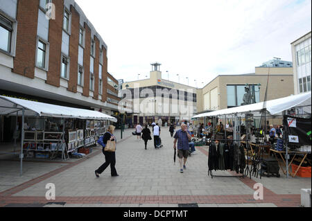 Hemel Hempstead, UK. 20th Aug, 2013. Hemel Hempstead has been named BritainÕs Ugliest Town according to a poll, run by the team behind the Crap Towns publications. The Hertfordshire town won the 'accolade' ahead of Luton, Slough and Bracknell Pictured - Marlowes, Hemel Hempstead Town Centre, Herts. © KEITH MAYHEW/Alamy Live News Stock Photo