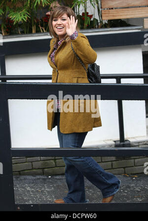 Kelly Clarkson Celebrities at the ITV studios London, England - 08.11.11 Stock Photo