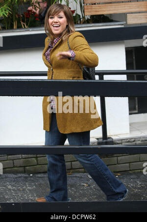 Kelly Clarkson Celebrities at the ITV studios London, England - 08.11.11 Stock Photo