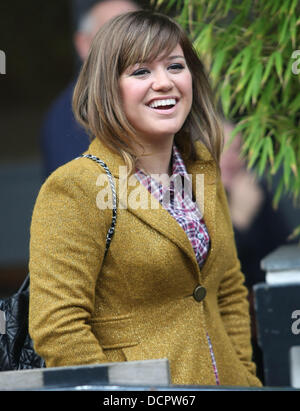 Kelly Clarkson Celebrities at the ITV studios London, England - 08.11.11 Stock Photo