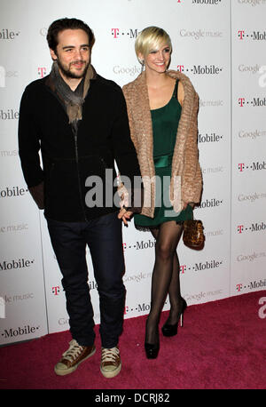 Ashlee Simpson Celebrity Magenta Carpet Arrivals At The Launch Party ...