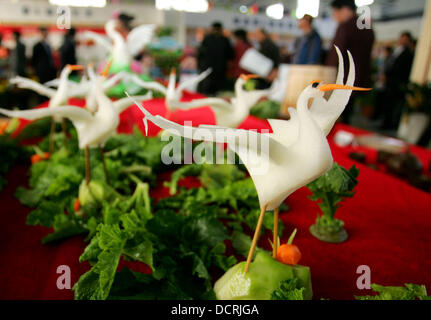 White Radish Carving The fourth Chinese Weixian White Radish Festival is held in Weifang of Shandong Province, China on 28 October (11). Weifang Town is world renowned for its delicious white radish and local growers used the carving exhibition as a chance to advertise their wares  China - November 2011   , **Not Available for publication in China, Available for the rest of the wor Stock Photo