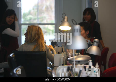 Geri Halliwell at 'California Nail Bar' in Hampstead London, England - 23.11.11 Stock Photo