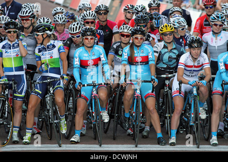 Hannah Barnes GBR (in white) of team MG-Maxifuel Pro Cycling/Coalville at the start of the 2013 womens race. Stock Photo