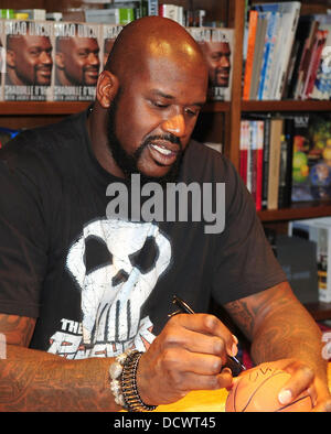 Shaquille O'Neal greets fans and signs copies of his book 'Shaq Uncut' at Books and Books Coral Gables, Florida - 05.12.11 Stock Photo