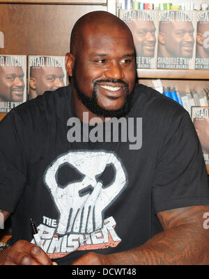 Shaquille O'Neal greets fans and signs copies of his book 'Shaq Uncut' at Books and Books Coral Gables, Florida - 05.12.11 Stock Photo