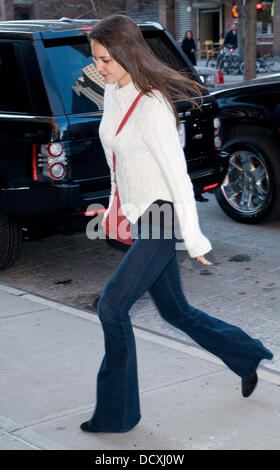 Katie Holmes   arriving at back at her Manhattan hotel after having a meal at Bubby's restaurant   New York City, USA - 19.12.11 Stock Photo
