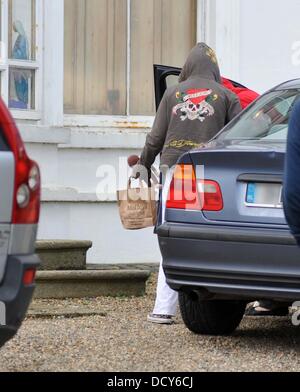 Sinead O'Connor returning to her home in Bray, Co. Wicklow this afternoon on crutches and being shielded by her daughter Roisin from being photographed. She earlier tweeted to her followers for help to find a Psychiatrist as she claimed she was in serious danger and needed to get back on her Meds. She then tweeted that she was on her way to hospital because she thought she had brok Stock Photo