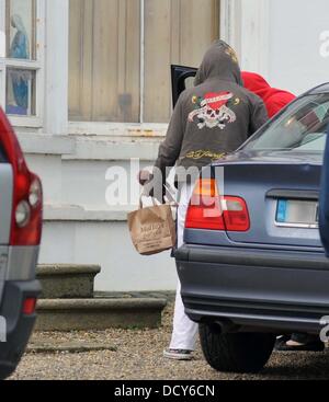 Sinead O'Connor returning to her home in Bray, Co. Wicklow this afternoon on crutches and being shielded by her daughter Roisin from being photographed. She earlier tweeted to her followers for help to find a Psychiatrist as she claimed she was in serious danger and needed to get back on her Meds. She then tweeted that she was on her way to hospital because she thought she had brok Stock Photo