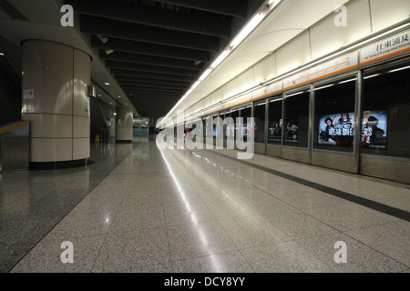 Airport Express platform at Kowloon MTR station, Hong Kong China Stock Photo