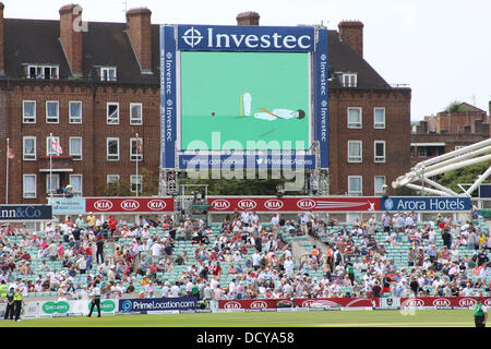 London, UK. 21st August 2013. Day 1 of the 5th Investec Test Match at The Oval. 'The Ashes' Credit:  Ashok Saxena/Alamy Live News Stock Photo