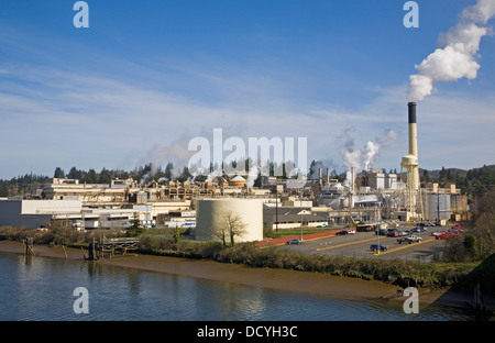 A large Georgia Pacific pulp and paper mill along the Yaquina River in Toledo, Oregon Stock Photo