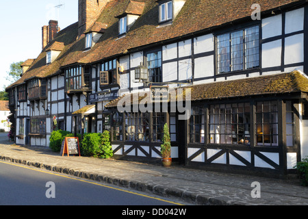 Medieval weavers' houses, Maydes Restaurant, Biddenden, Kent, England, UK, GB Stock Photo