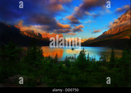 Sunrise over Wild Goose Island and St. Mary Lake in Glacier National Park, Montana Stock Photo