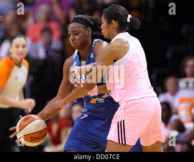 Uncasville, Connecticut, USA. 22nd Aug, 2013. Minnesota Lynx guard-forward Monica Wright (22) is defended by Connecticut Sun guard-forward Iziane Castro Marques (88) during the first half of the WNBA basketball game between the Connecticut Sun and Minnesota Lynx at Mohegan Sun Arena. Anthony Nesmith/CSM/Alamy Live News Stock Photo