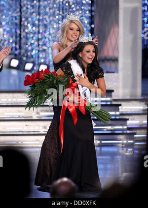 Miss America 2011 Teresa Scanlan crowns Laura Kaeppeler as Miss America 2012 2012 Miss America Pageant final at the Theatre Performing Arts inside Planet Hollywood Resort and Casino Las Vegas, Nevada - 14.01.12 Stock Photo