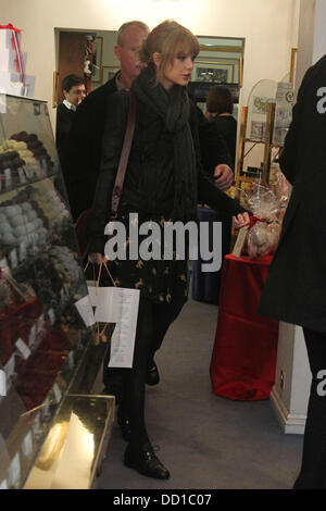 Taylor Swift  out and about in central London London, England - 24.01.12 Stock Photo