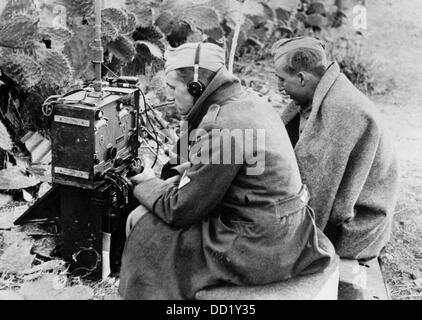 The image from the Nazi Propaganda! shows two soldiers of the German Wehrmacht are use the communication station in Tunisia, published on 8 December 1942. Fotoarchiv für Zeitgeschichte Stock Photo