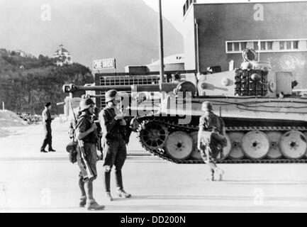 The image from the Nazi Propaganda! shows a tank of the type 'Tiger' produced by Henschel & Son during the occupation of Bozen, Italy, in the fight against the Badoglio government in September 1943. Fotoarchiv für Zeitgeschichte Stock Photo