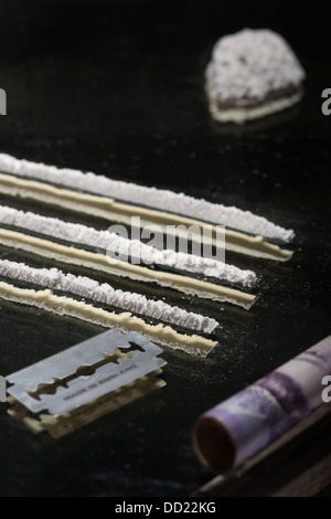 Drug addiction lines rows of powdered cocaine ready to be snorted Stock ...