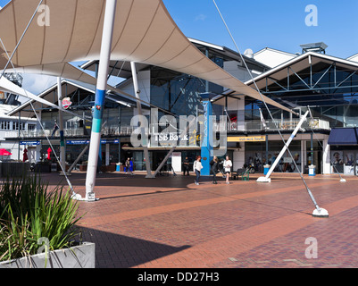 dh Lambton Harbour WELLINGTON NEW ZEALAND Three girls modern architecture Queens Wharf TSB Bank Arena Stock Photo