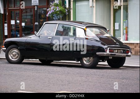 Black Citroën DS21 Pallas,1973-4 M registration, Connaught Avenue, Frinton-on Sea, Essex, England Stock Photo