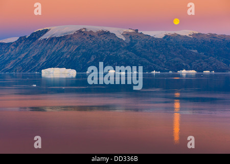 Moonrise in the Røde Fjord, Scoresby sund, Greenland Stock Photo