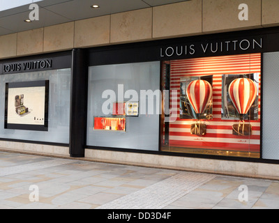 Louis Vuitton shopfront in Manchester city centre Stock Photo: 137590261 - Alamy