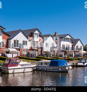 Boats and river fronted houses on the river Chet in Loddon , Norfolk , England , Britain , UK Stock Photo