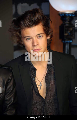Brooklyn, New York, USA. 25th Aug, 2013. British singer Harry Styles of the band One Direction arrives on the red carpet for the MTV Video Music Awards at the Barclays Center in Brooklyn, New York, USA, 25 August 2013. Photo: Hubert Boesl/dpa/Alamy Live News Stock Photo