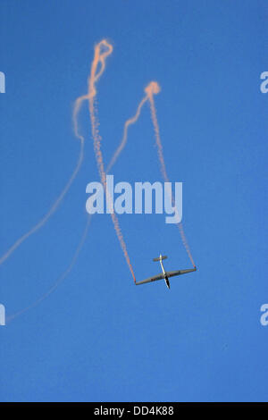Little Gransden, Cambs, UK. 25th August 2013. aerobatic glider is put through its paces over the LITTLE GRANSDEN Airshow Credit:  Motofoto/Alamy Live News Stock Photo
