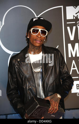 Brooklyn, New York, USA. 25th Aug, 2013. US rapper Wiz Khalifa arrives on the red carpet for the MTV Video Music Awards at the Barclays Center in Brooklyn, New York, USA, 25 August 2013. Photo: Hubert Boesl/dpa/Alamy Live News Stock Photo