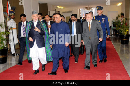 Islamabad, Pakistan. 26th Aug, 2013. President asif ali zardari with afgan president hamid karzai on latters arrival at the aiwan-e-sadr on august 26 august 2013     Handout by Pakistan informtion departmentCredit: PID/Deanpictures/Alamy Live News Stock Photo