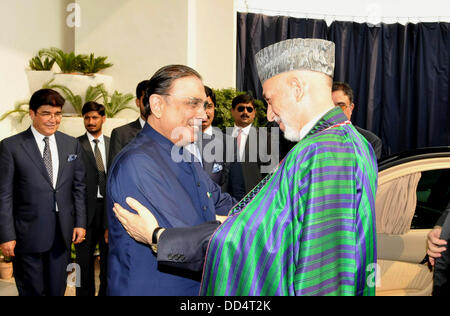 Islamabad, Pakistan. 26th Aug, 2013. President asif ali zardari with afgan president hamid karzai on latters arrival at the aiwan-e-sadr on august 26 august 2013     Handout by Pakistan informtion departmentCredit: PID/Deanpictures/Alamy Live News Stock Photo