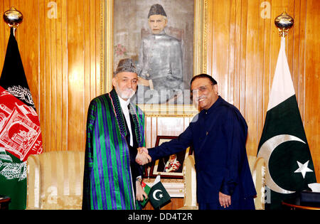 Islamabad, Pakistan. 26th Aug, 2013. President asif ali zardari with afgan president hamid karzai on latters arrival at the aiwan-e-sadr on august 26 august 2013     Handout by Pakistan informtion departmentCredit: PID/Deanpictures/Alamy Live News Stock Photo