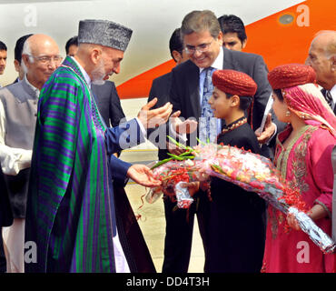 Islamabad, Pakistan. 26th Aug, 2013. President of afganistan hamid karazi being presented bouquits by children wering traditional dresses at nur khan base chakalal on august 2013     Handout by Pakistan informtion departmentCredit: PID/Deanpictures/Alamy Live News Stock Photo