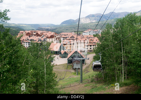 A free gondola that runs from Telluride to Mountain Village in the Rocky Mountains in Colorado, USA. Stock Photo