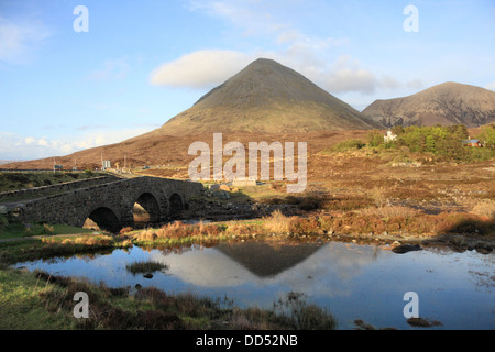 The old Sligachan bridge over the River Sligachan looking towards the Red Cuillins, Isle of Skye, Inner Hebrides, Scotland. Stock Photo