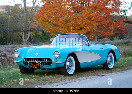 1958 CORVETE (BLUE) 2005 Hot Wheels ホットウィール Classics 1:64 スケール SERIES 2 Die Cast Vehicl 1958 Corvette Corvette Treasure Hunt Hot Wheels T-Hunt 1958 Chevy